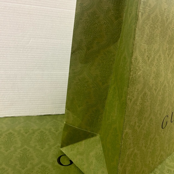 2 Gucci Shopping Bags - Picture 4 of 11